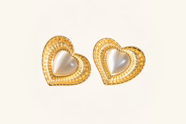 Lovin Hearts Cats Eye