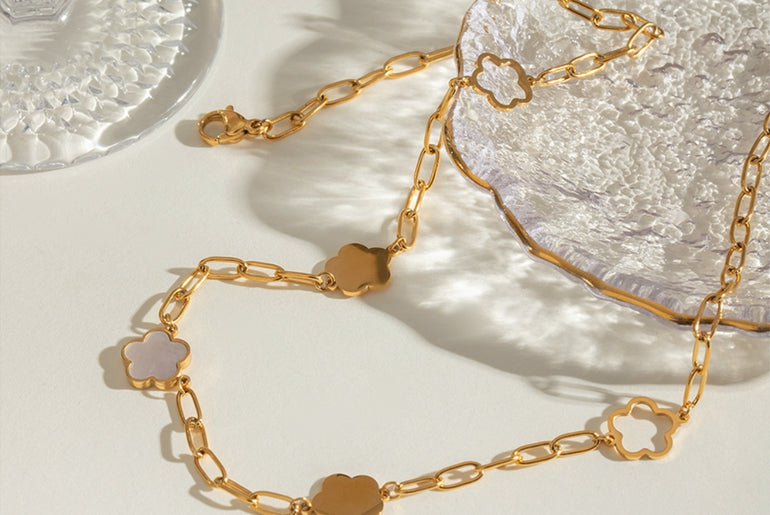 Mother-Of-Pearl Flower Necklace