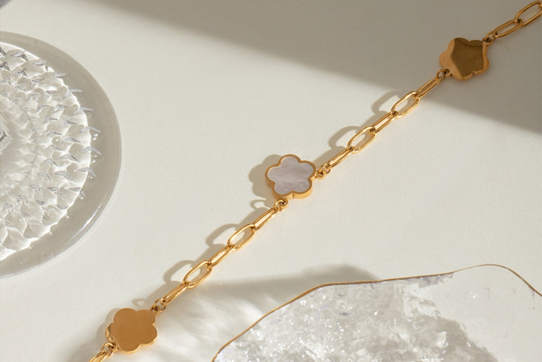 Mother-Of-Pearl Flower Necklace